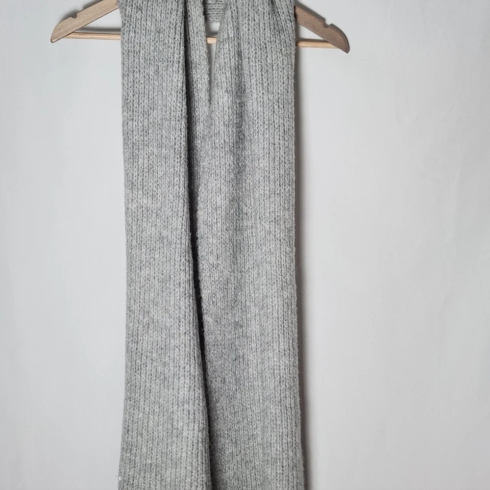 Anne Taylor Chunky Gray Knit Scarf With Pearl Accents